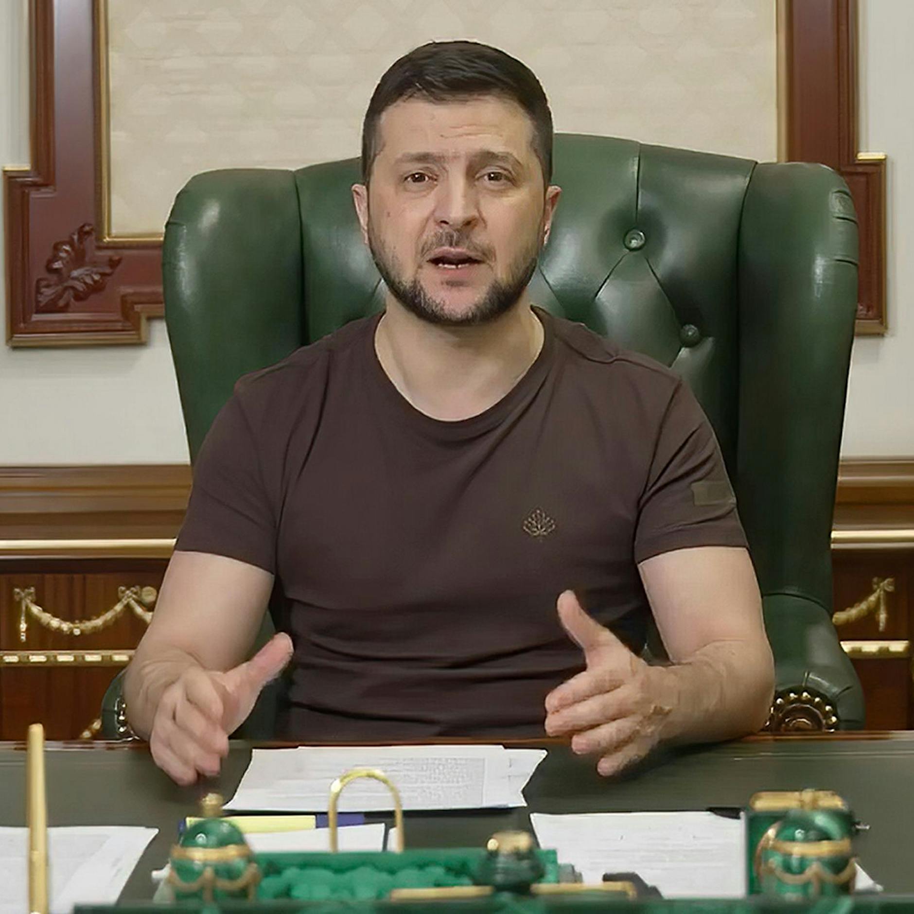 Weil sie noch in Russland präsent sind: Selenskyj geht Nestlé, Mondelez und Co. an!