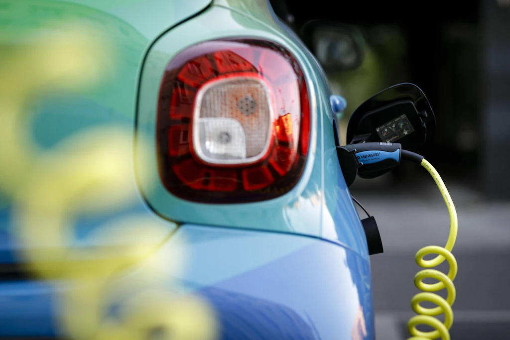 Wie man mit einem E-Auto in Berlin leben und Spritpreise ignorieren kann