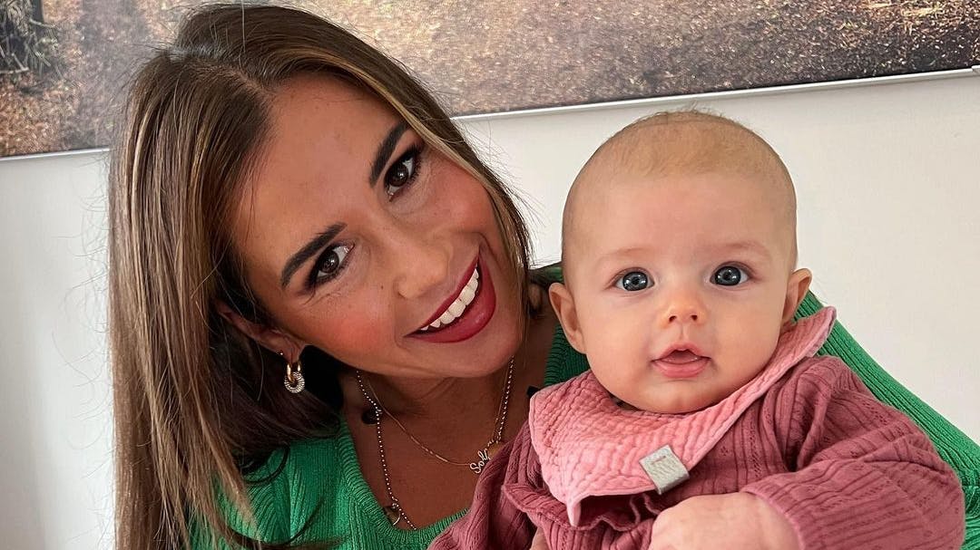 Sarah Engels mit ihrer kleinen Tochter Solea.