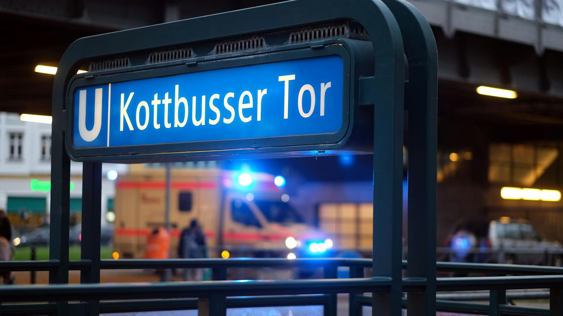Die U-Bahn-Station Kottbusser Tor in Berlin-Kreuzberg.