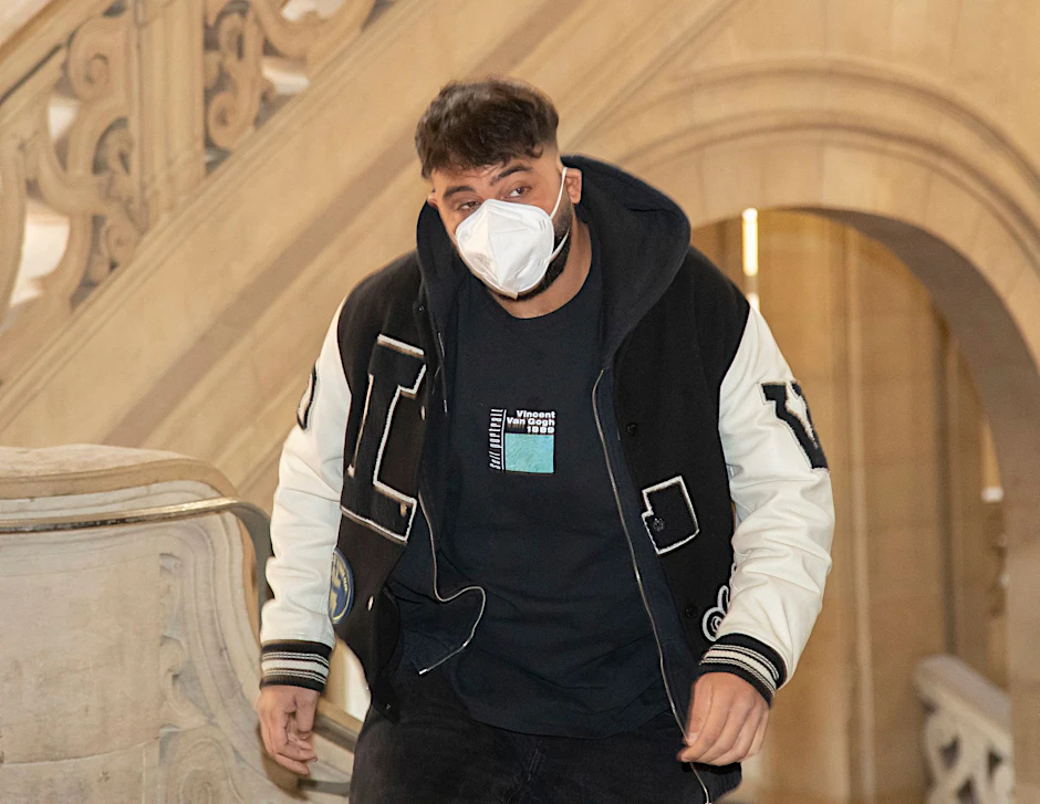 Rapper Samra, mit bürgerlichem Namen Hussein Akkouche, betritt das Berliner Landgericht (Archivfoto).