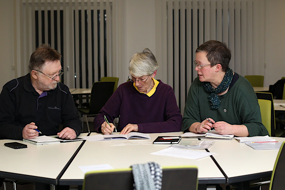 Kreatives Schreiben in Berlin-Köpenick: Martin Liebe, Annelie Streit, Janina Kurzweg (v. l.).