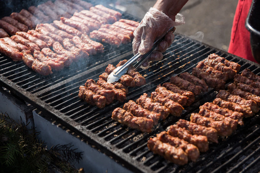 Hack-Würstchen für den Grill: Diese rumänischen Mititei nach Opas Rezept sind unfassbar lecker