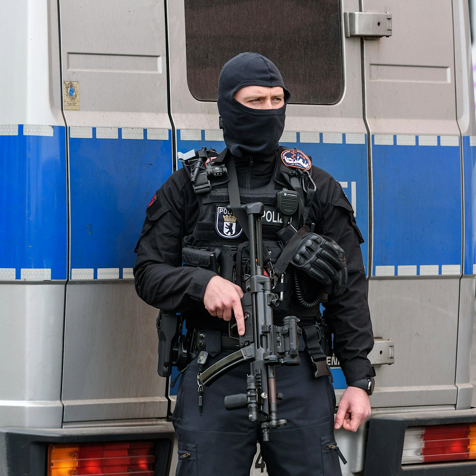 Razzia in Berlin: Polizei stürmt Wohnungen und Verstecke von Drogenbande