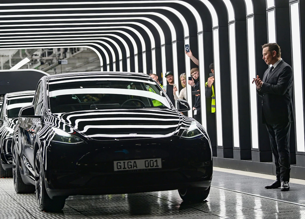 Grünheide: Tesla übergibt die ersten Autos „made in Germany“