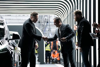 Schwere Softwarefehler! Tesla ruft fast 60.000 Autos zurück – auch Werk in Grünheide bei Berlin betroffen!
