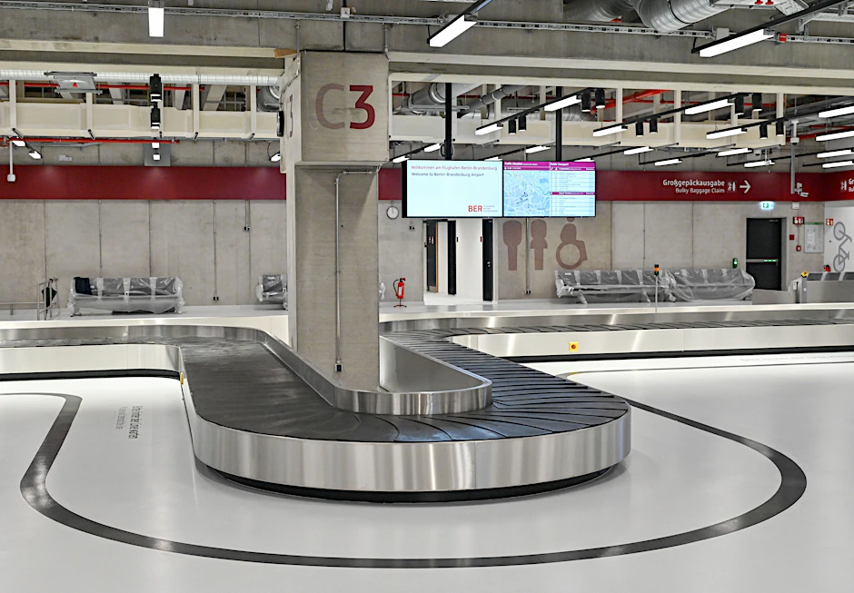 In Terminal 2 warten Gepäckbänder auf die ersten Passagiere. An diesem Donnerstag beginnt der Betrieb mit 13 startenden Flugzeugen. Ab Anfang April werden dort auch Fluggäste ankommen.