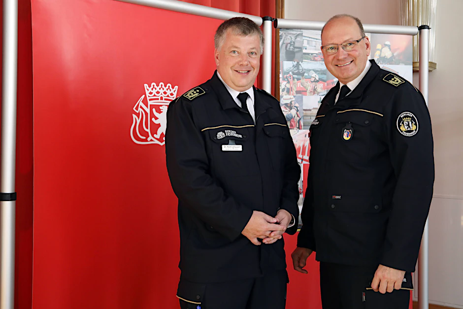 Karsten Homrighausen (51, Landesbranddirektor Feuerwehrchef) und Karsten Göwecke (54, ständiger Vertreter des Landesbranddirektors).