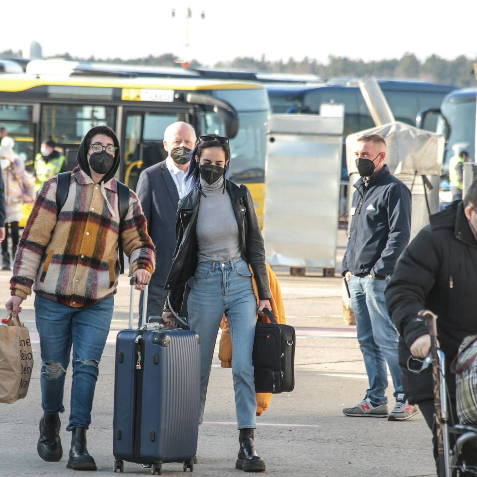 Ministerialbeamte ab in Berlins Sozialämter, um Ukrainern zu helfen!