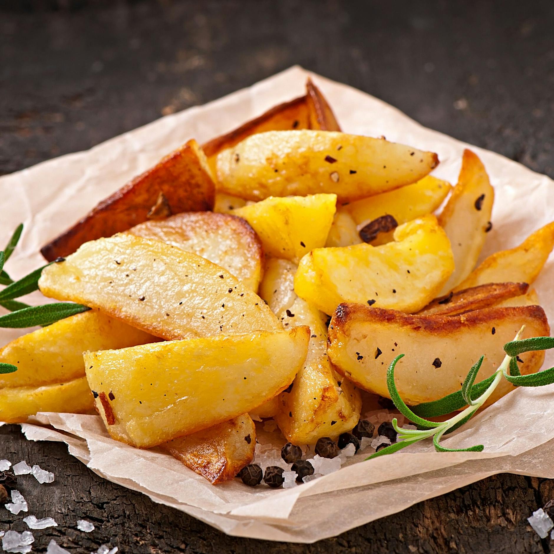 Rezept für würzige Potato Wedges aus dem Ofen: So werden die knusprigen Kartoffelspalten perfekt