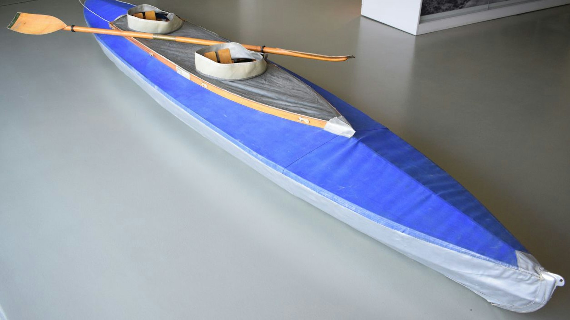 Geglückte Flucht: mit diesem blauen Boot flüchtete Kurt Rick über die Ostsee nach Schleswig-Holstein.