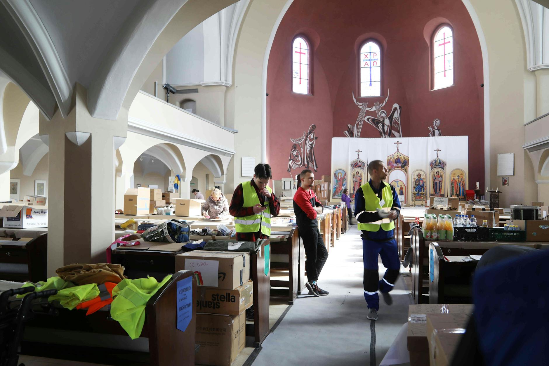 Helfer in der ukrainisch orthodoxe Kirchengemeinde.