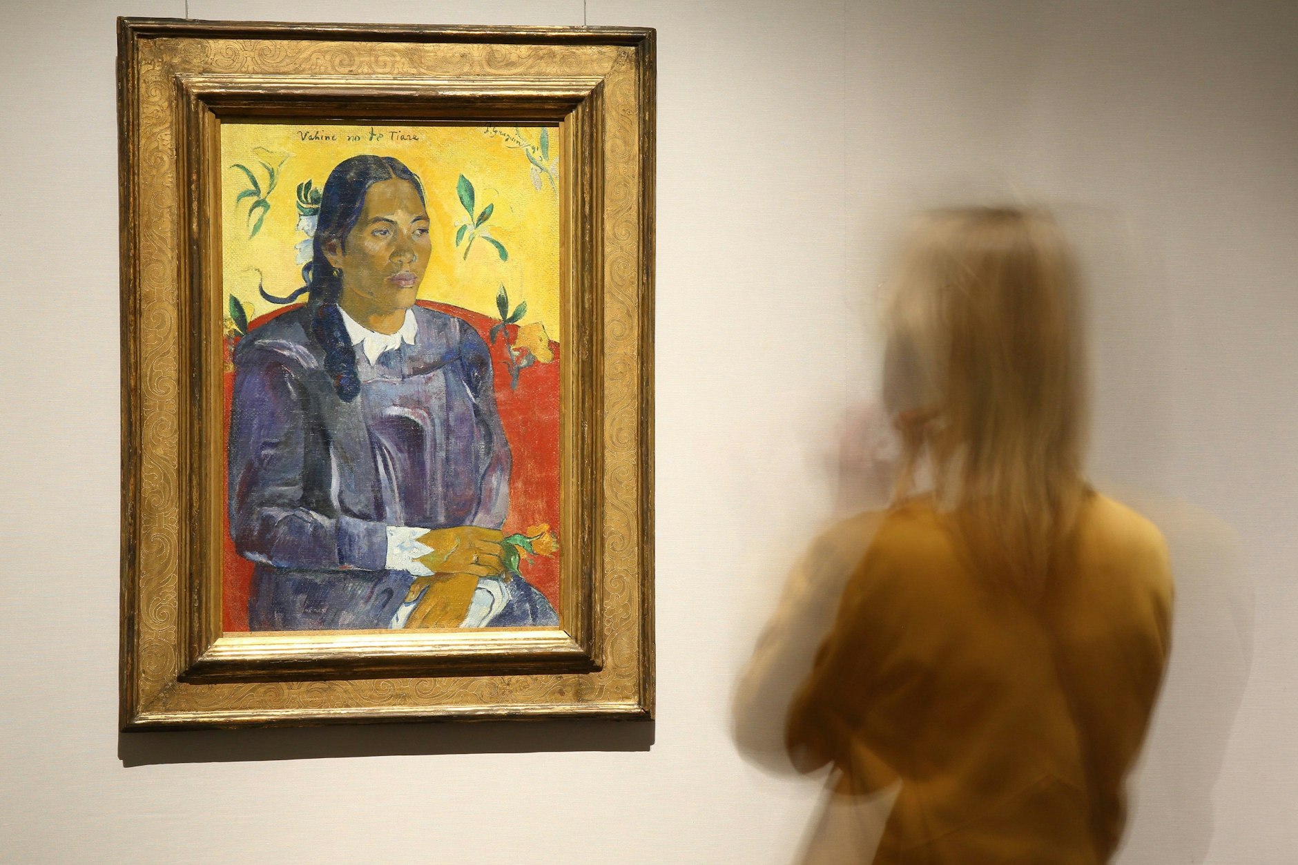 Die Alte Nationalgalerie in Berlin widmet ab Samstag dem impressionistischen Maler Paul Gauguin (1848–1903) eine Sonderausstellung. Hier sein Bild „Frau mit Blume“.