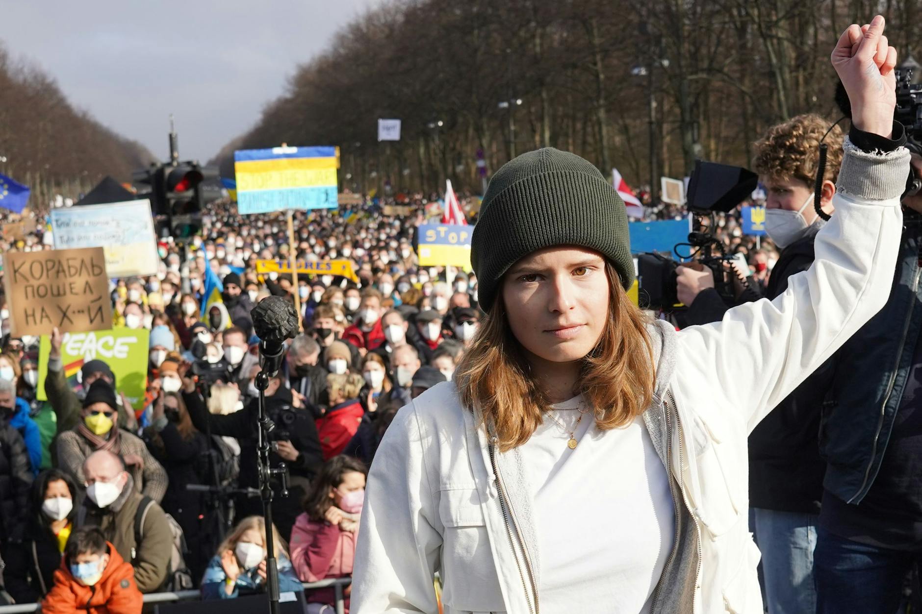 Klimaaktivistin Luisa Neubauer während einer Kundgebung