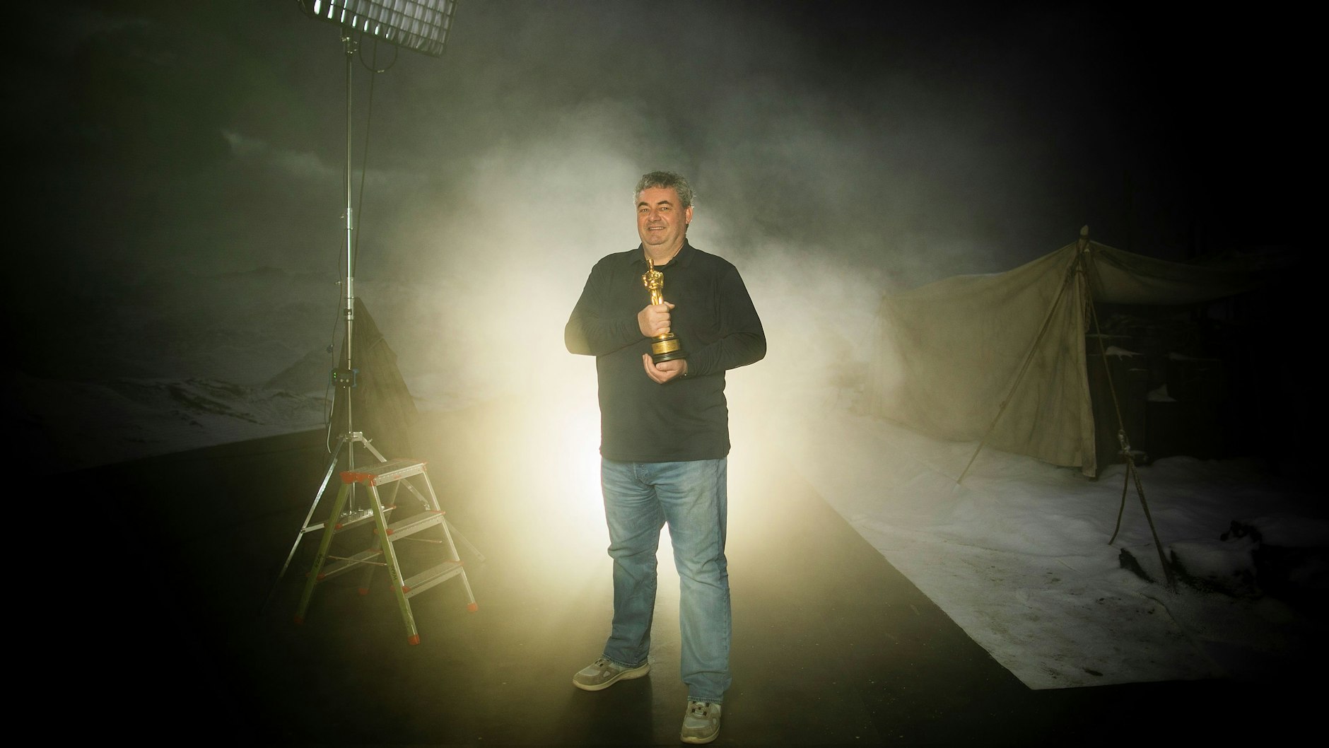 Gerd Nefzer mit seinem ersten Oscar, der Schwabe hat gute Chancen auf einen zweiten Goldjungen.