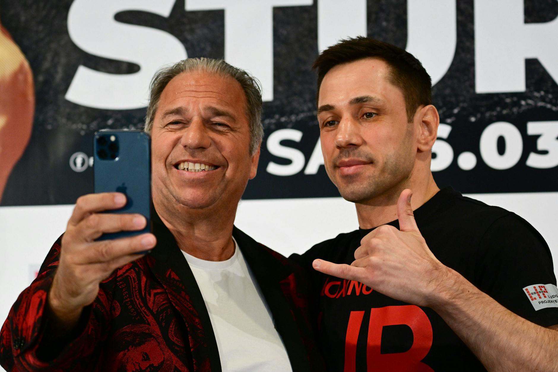 Kult-Reporter Kai Ebel und Boxer Felix Sturm stimmen sich bereits auf den Kampf gegen Istvan Szili ein.