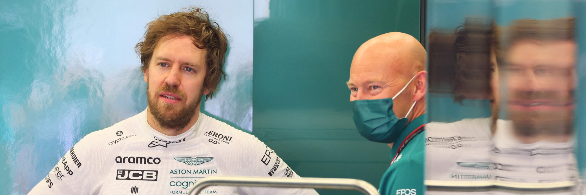 Muss sich weiter gedulden: Aston-Martin-Pilot Sebastian Vettel wartet vor dem Saudi-Arabien-GP auf einen negativen Corona-Test.