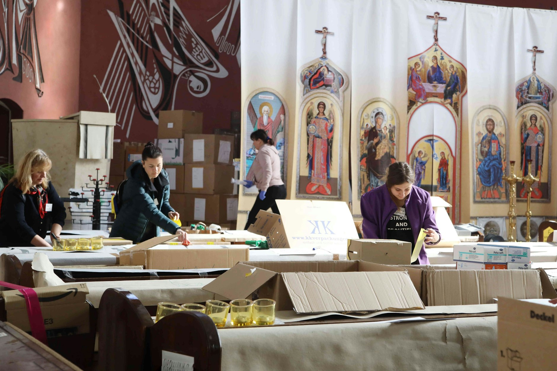 Die ukrainisch orthodoxe Kirchengemeinde sammelt in der Nathanaelkirche Spenden für die Ukraine.