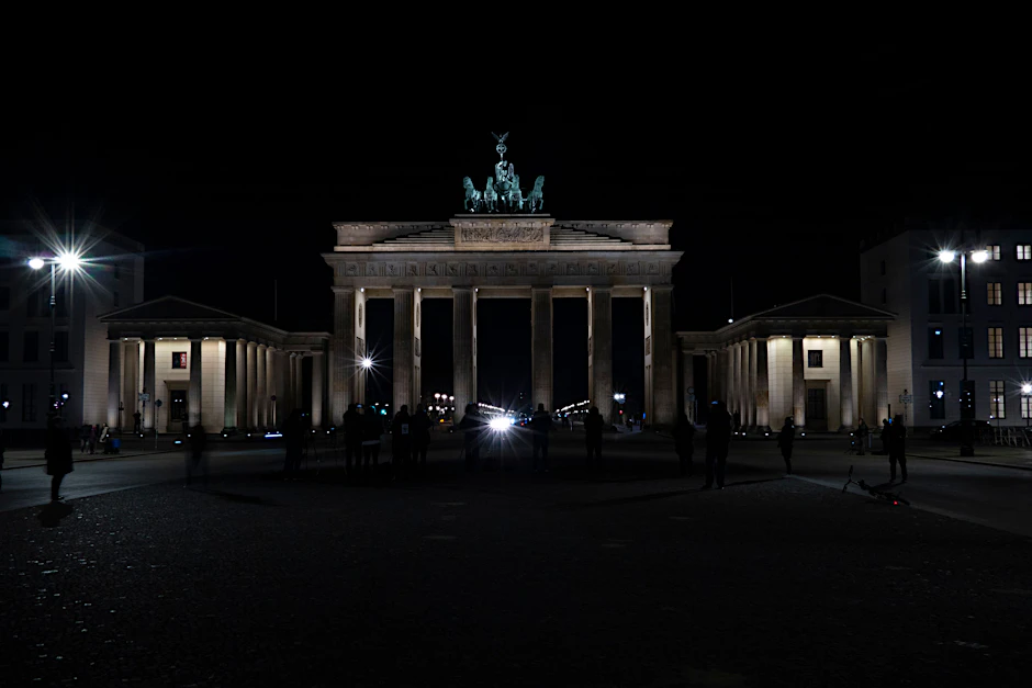 Berlin:&nbsp;Das Brandenburger Tor liegt während der Earth Hour 2020 im Dunkeln (Archivbild).