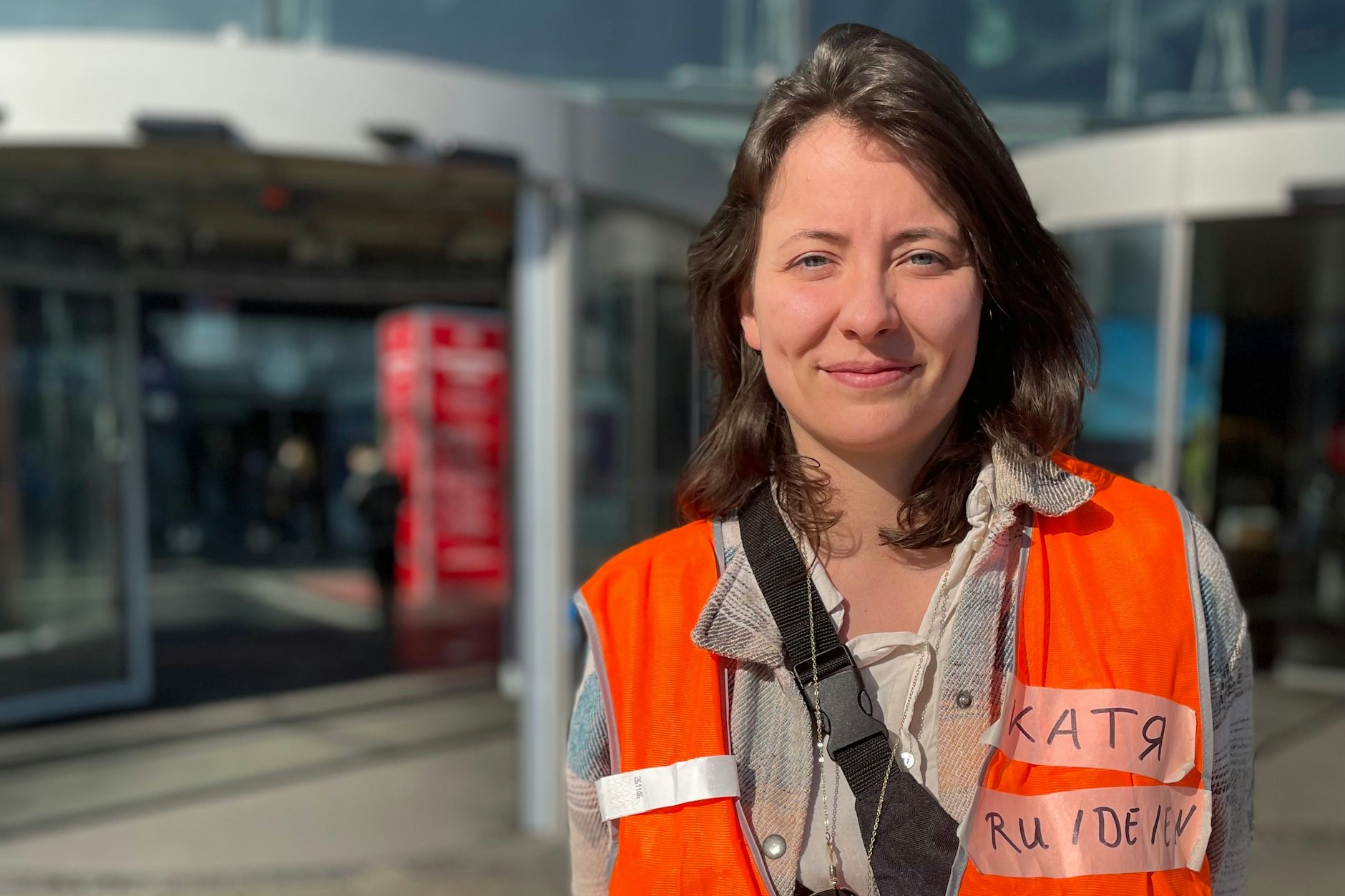 Ekaterina ist Russin, sie hilft Ukrainern am Hauptbahnhof. Seit zwei Wochen begrüßt die freiwillige Helferin Geflüchtete aus der Ukraine.