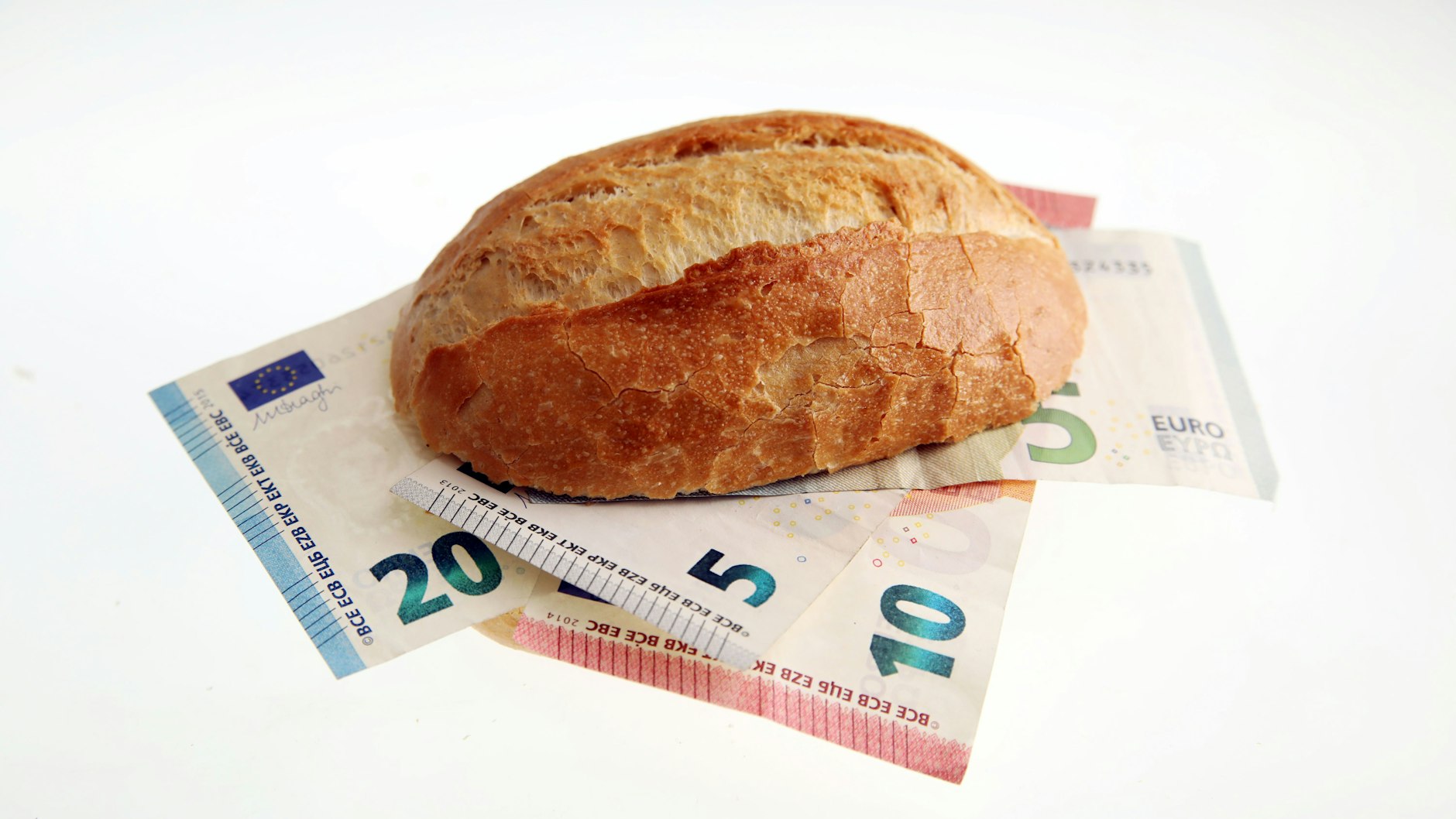 Alles wird teuer, auch die Preise für Schrippen.