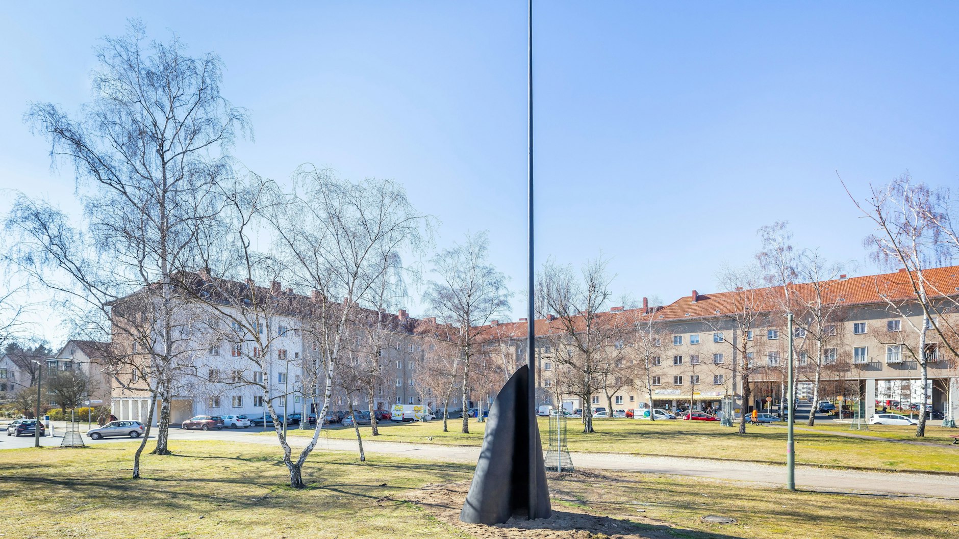 Die aufgestellte Installation „Statue of Limitations“