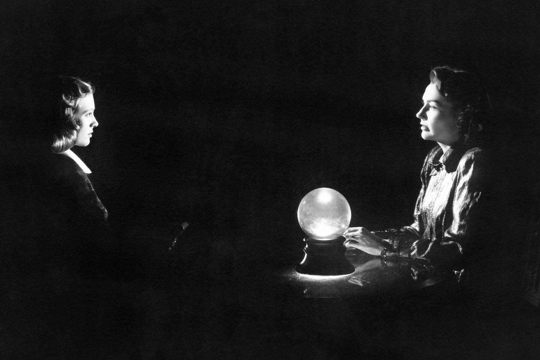 Willkommen zur Séance: vor hundert Jahren auch in Berlin ein beliebter Zeitvertreib.