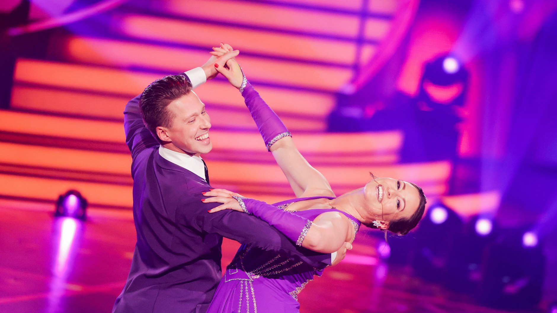 Nachwuchspolitikerin Caroline Bosbach tanzt bei „Let’s Dance“ mit Valentin Lusin.