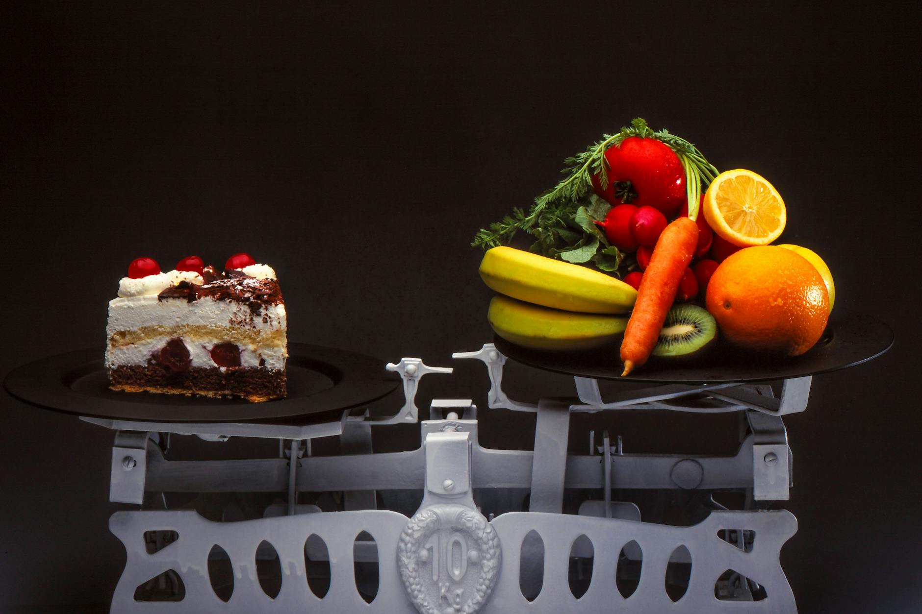 Wer sich ausgewogen ernährt, erreicht fast nebenbei sein Wohlfühlgewicht. Viele vermeintliche Regeln zu gesundem Essen, sind hingegen nur ein Mythos.