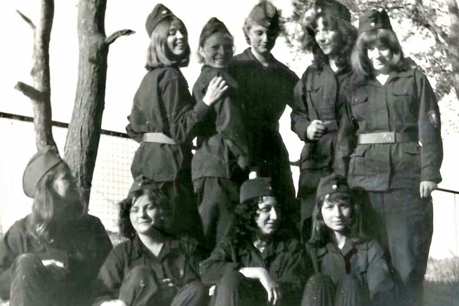 Studentinnen der Universität Rostock 1976 im Lager für Zivilverteidigung in Prerow. Die Autorin steht oben links.