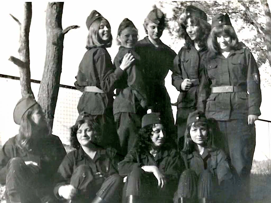 Studentinnen der Universität Rostock 1976 im Lager für Zivilverteidigung in Prerow. Die Autorin steht oben links.