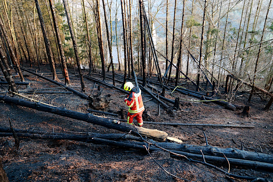 Die Feuerwehr konnte den Brand in Altena (Nordrhein-Westfalen) nach zweieinhalb Stunden löschen.
