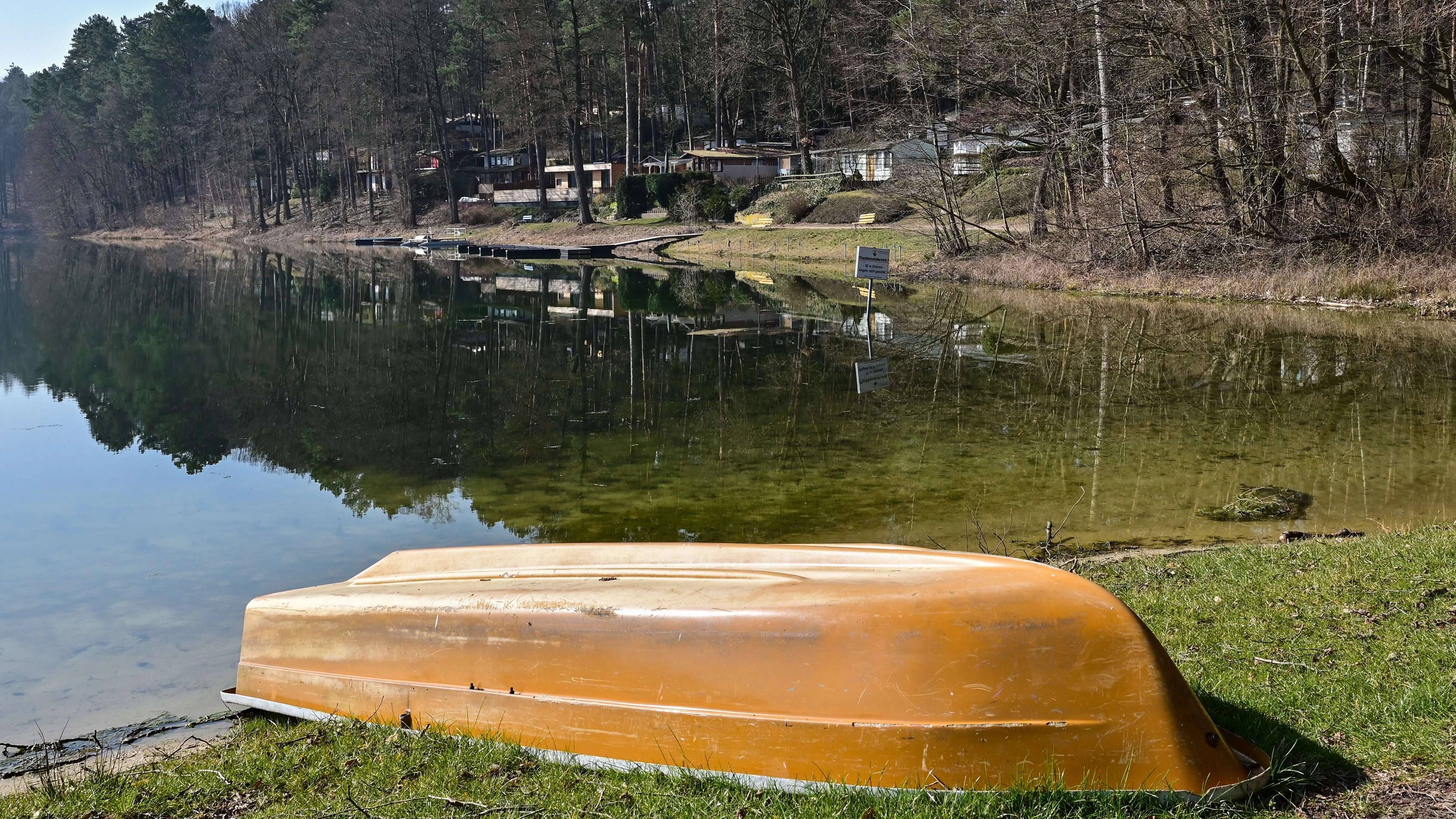 Der See ist glasklar: der Schervenzsee im Schlaubetal.