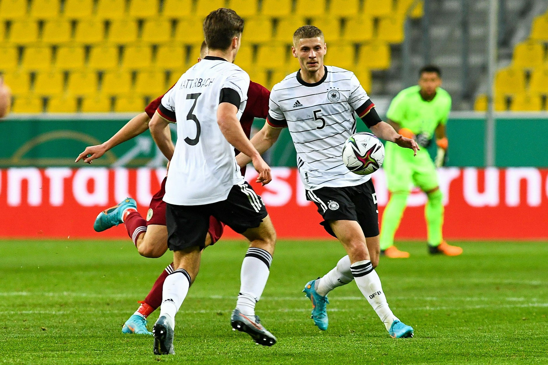 Herthas Marton Dardai (r.) hatte in Deutschlands U21 einen Superstart. Erstes, volle 90 Minuten gegen Lettland&nbsp; gespielt.