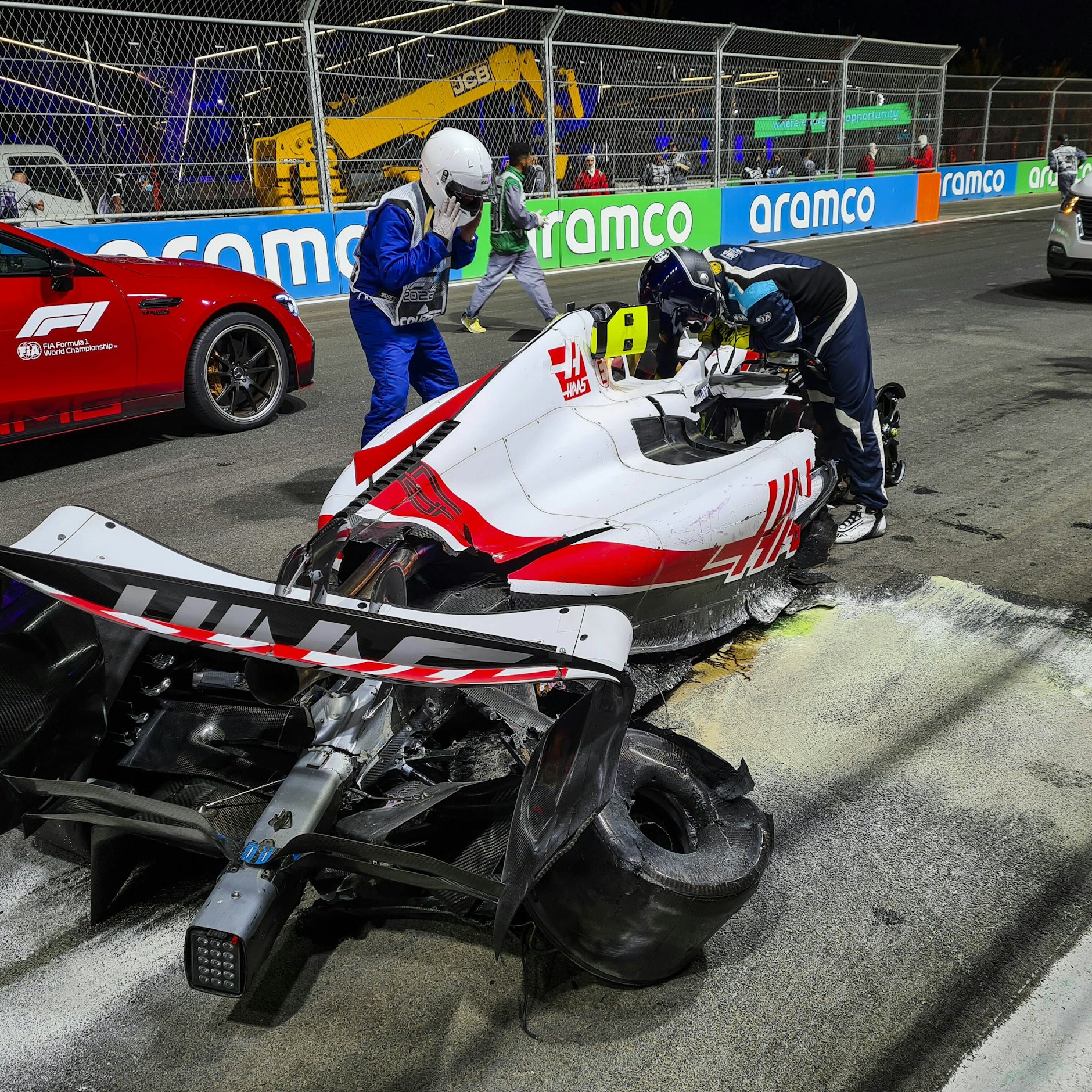 Mick Schumachers Haas-Bolide war nach dem Crash total zerfetzt.