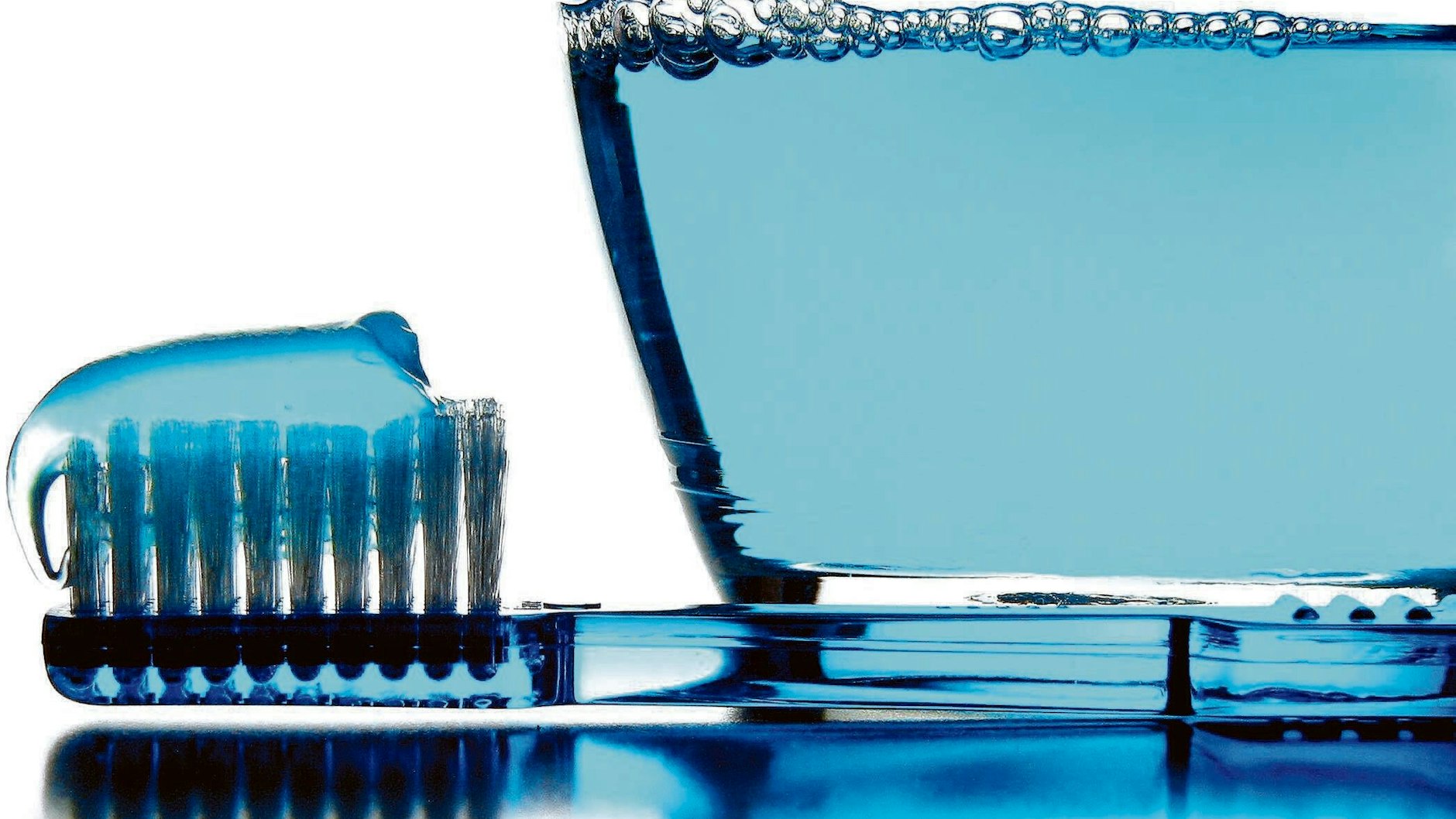 Zahnbürsten sollten gut ausgewählt und regelmäßig gewechselt werden.