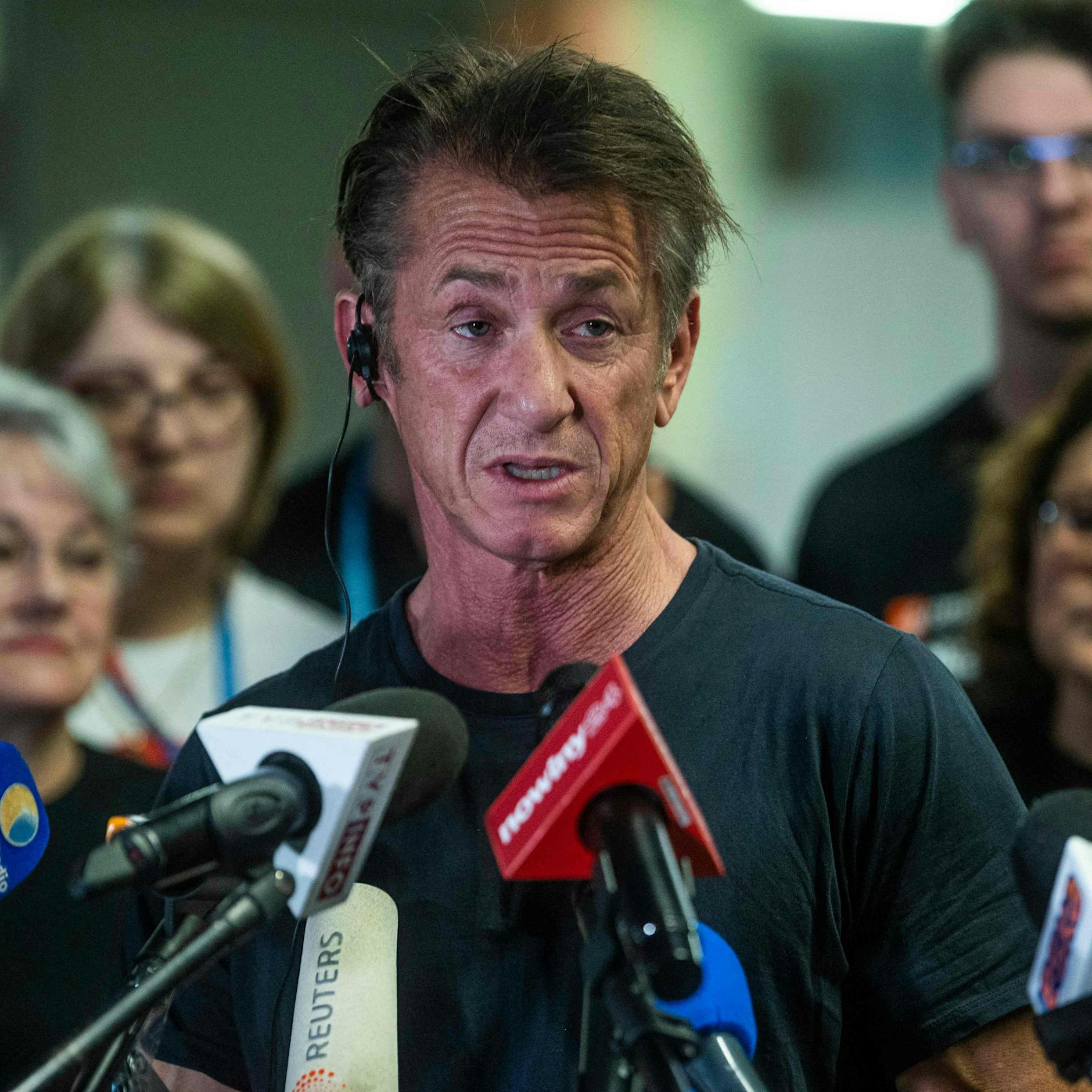 Sean Penn: Wenn Selenskyj bei der Oscar-Verleihung nicht sprechen darf, schmelze ich meine Oscars ein!
