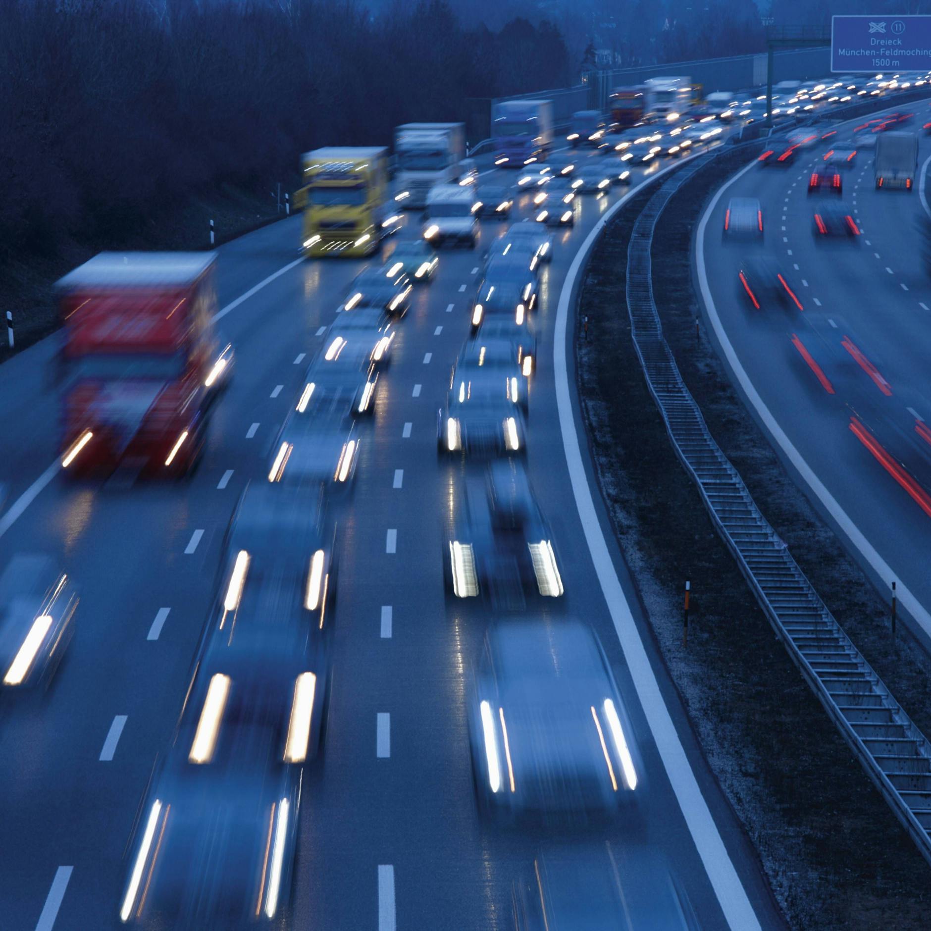 Wegen Corona-Ausfällen: DIESEN Autobahnabschnitten droht die Sperrung!