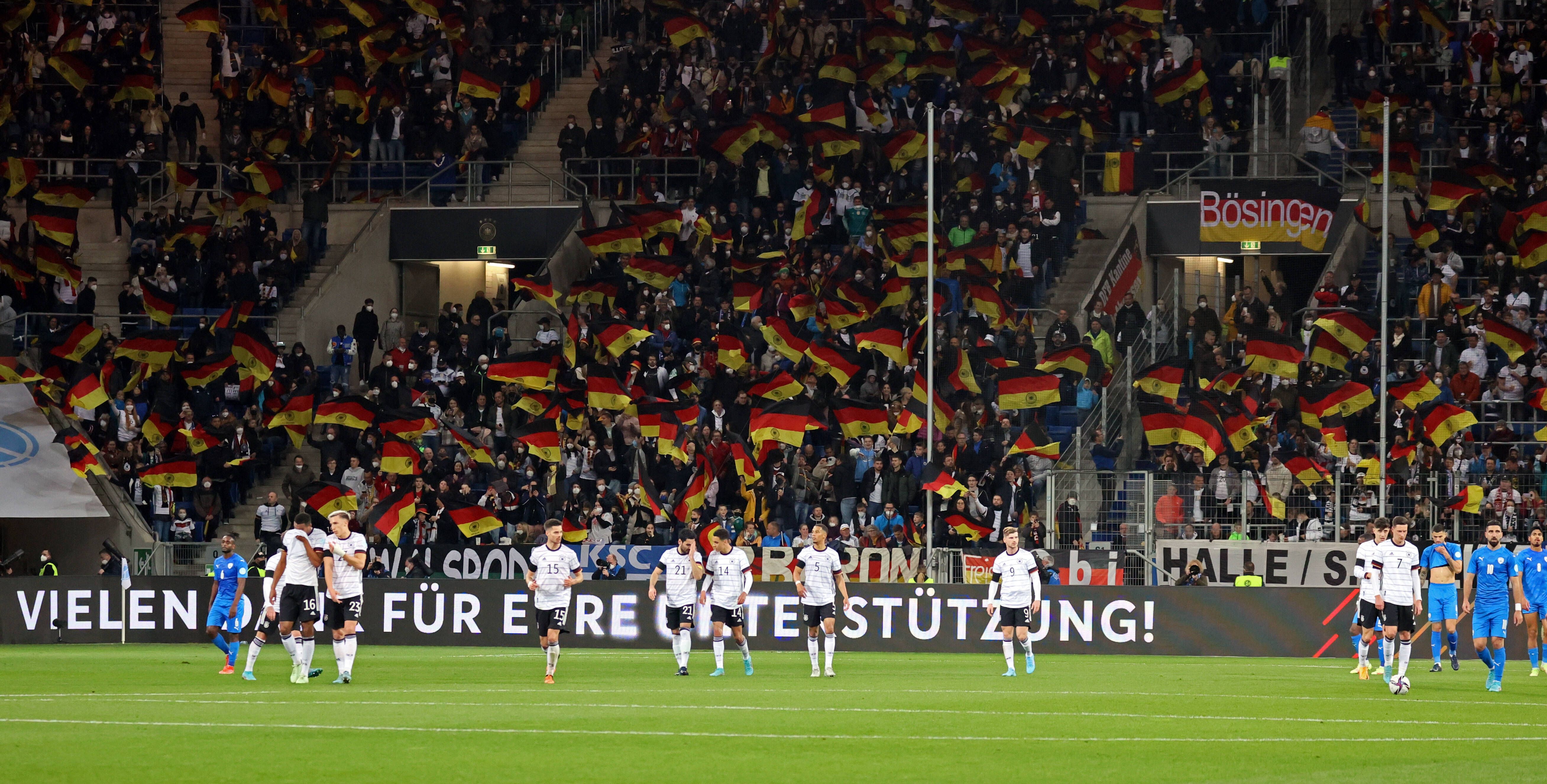 Stadionverbot und Freiheitsstrafe: Zivilcourage überführt Nazi-Fan nach Hitlergruß