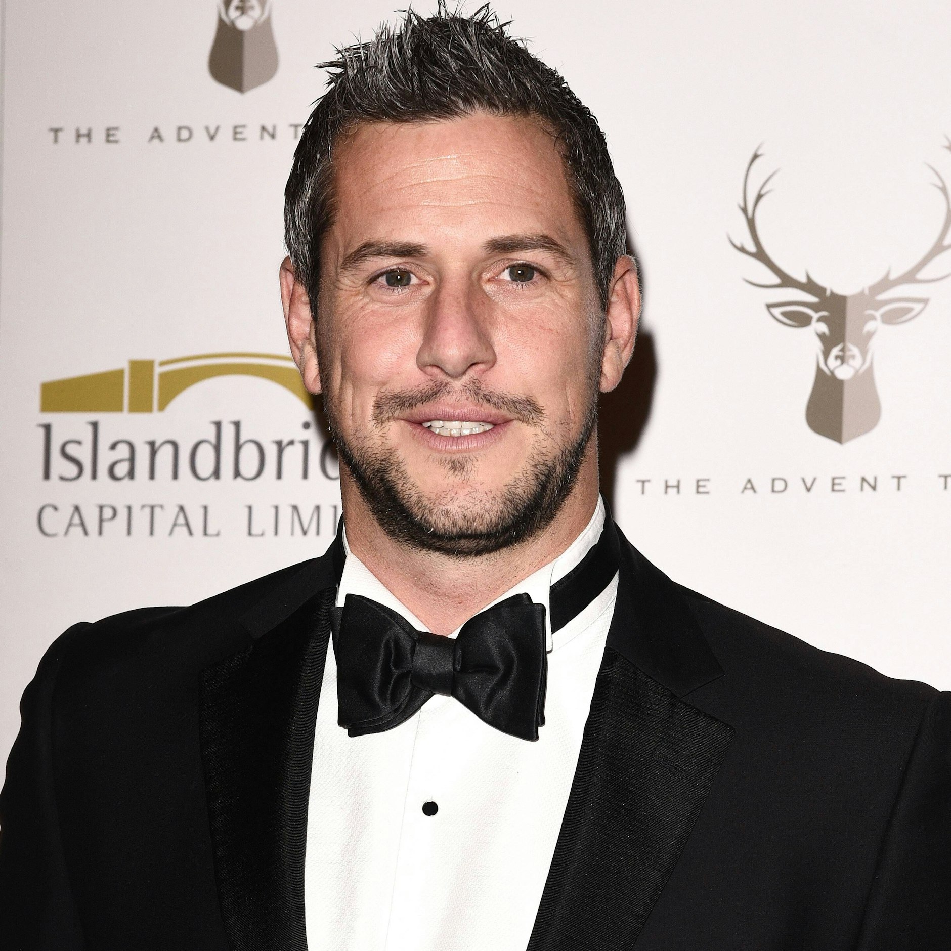 Anthony Richard „Ant“ Anstead ist ein englischer Fernsehmoderator, Automechaniker und Fahrzeugbauer.