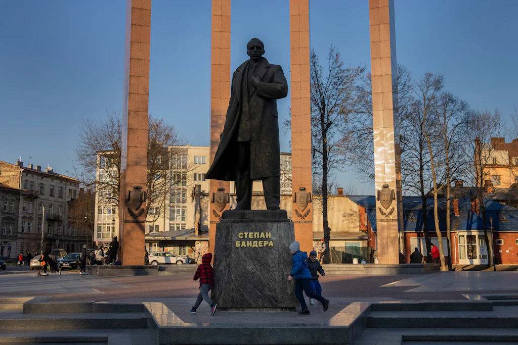 Botschafter Melnyk, The Clash und ein ukrainischer Nationalist