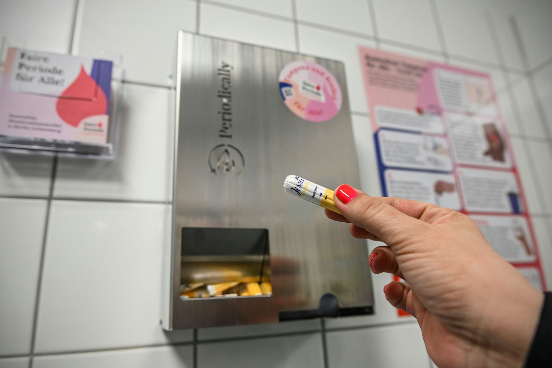 In Lichtenberg wurden jetzt die ersten Tampon-Automaten aufgestellt.