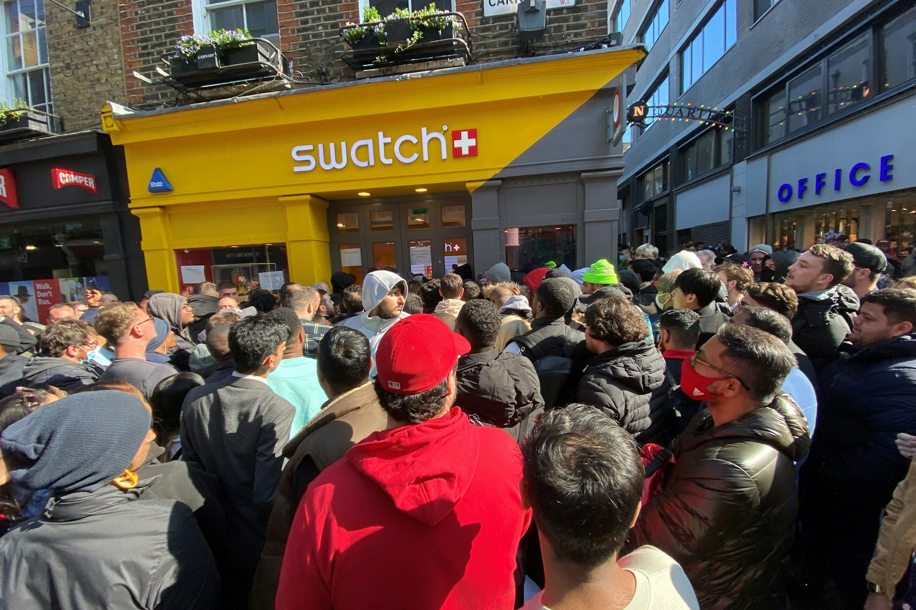 Gedränge auch vor dem Swatch-Geschäfts in London. 