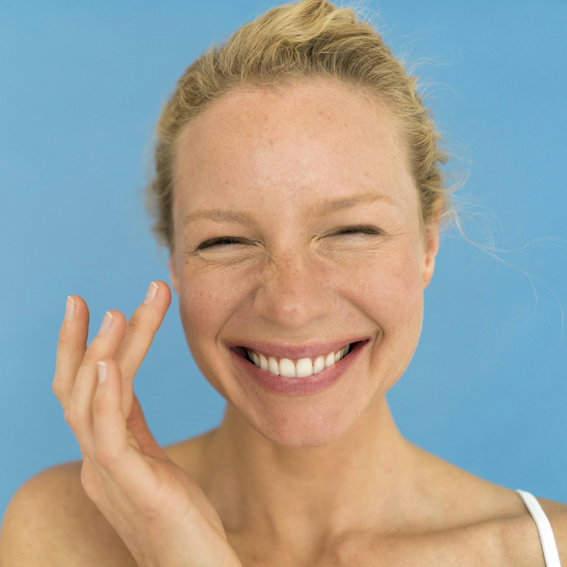 Weg mit der Winterblässe! Selbstbräuner richtig auftragen – und DIESE 5 Fehler vermeiden