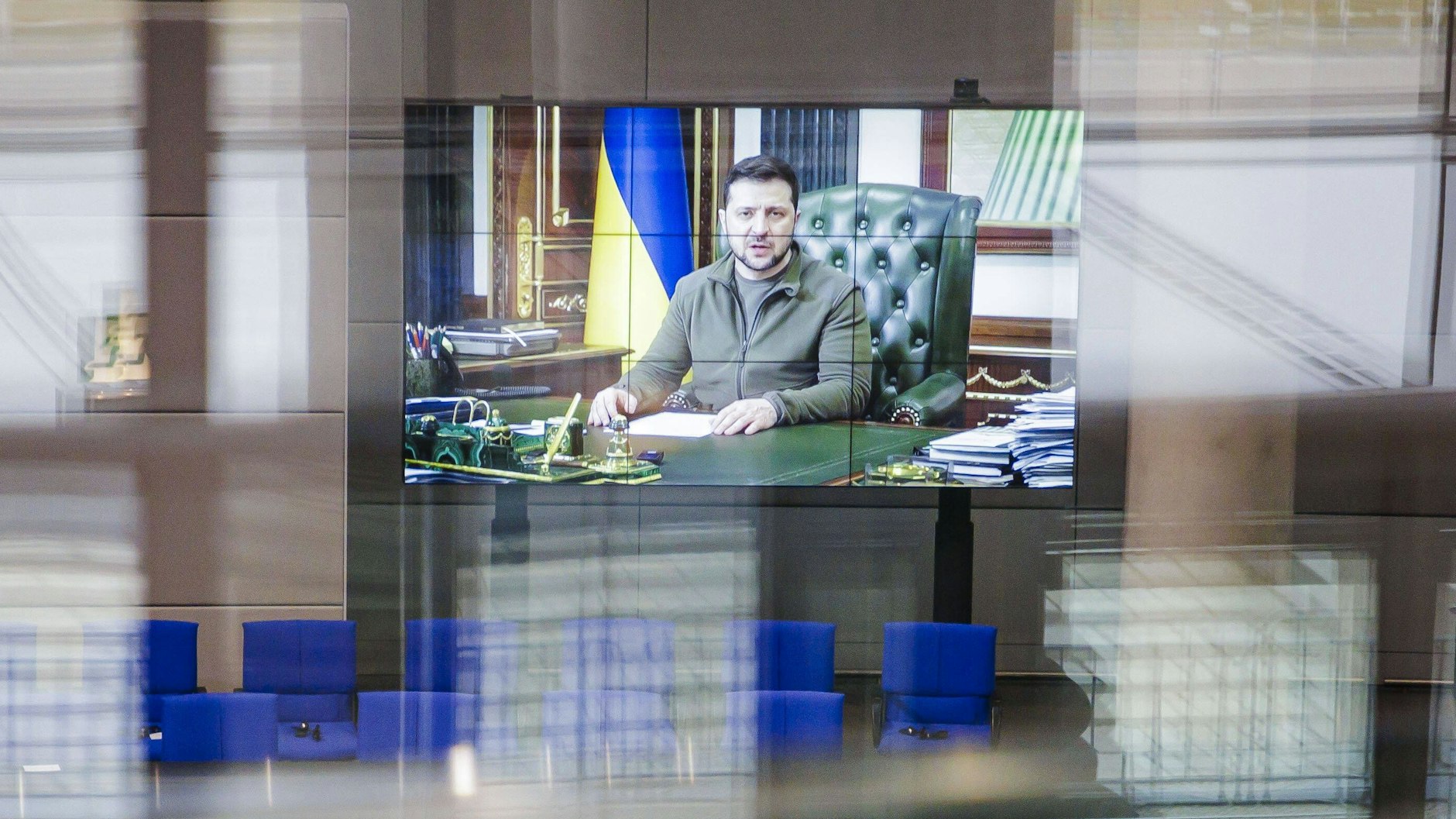 Der Video-Auftritt von Wolodymyr Selenskyj im Bundestag am 17. März machte das Dilemma, in dem die deutsche Politik steckt, deutlich.