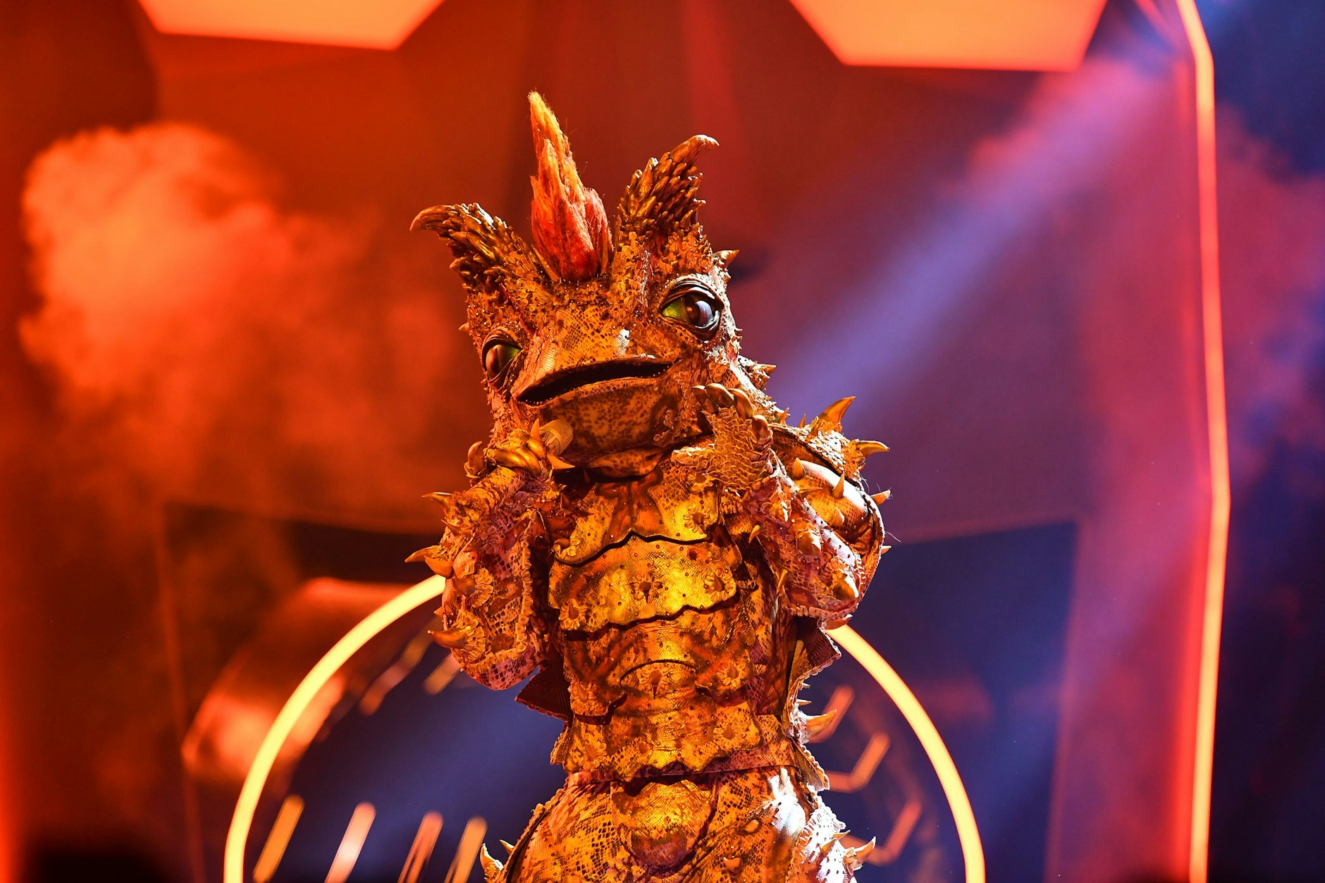 Der Dornteufel auf der Bühne bei The Masked Singer.