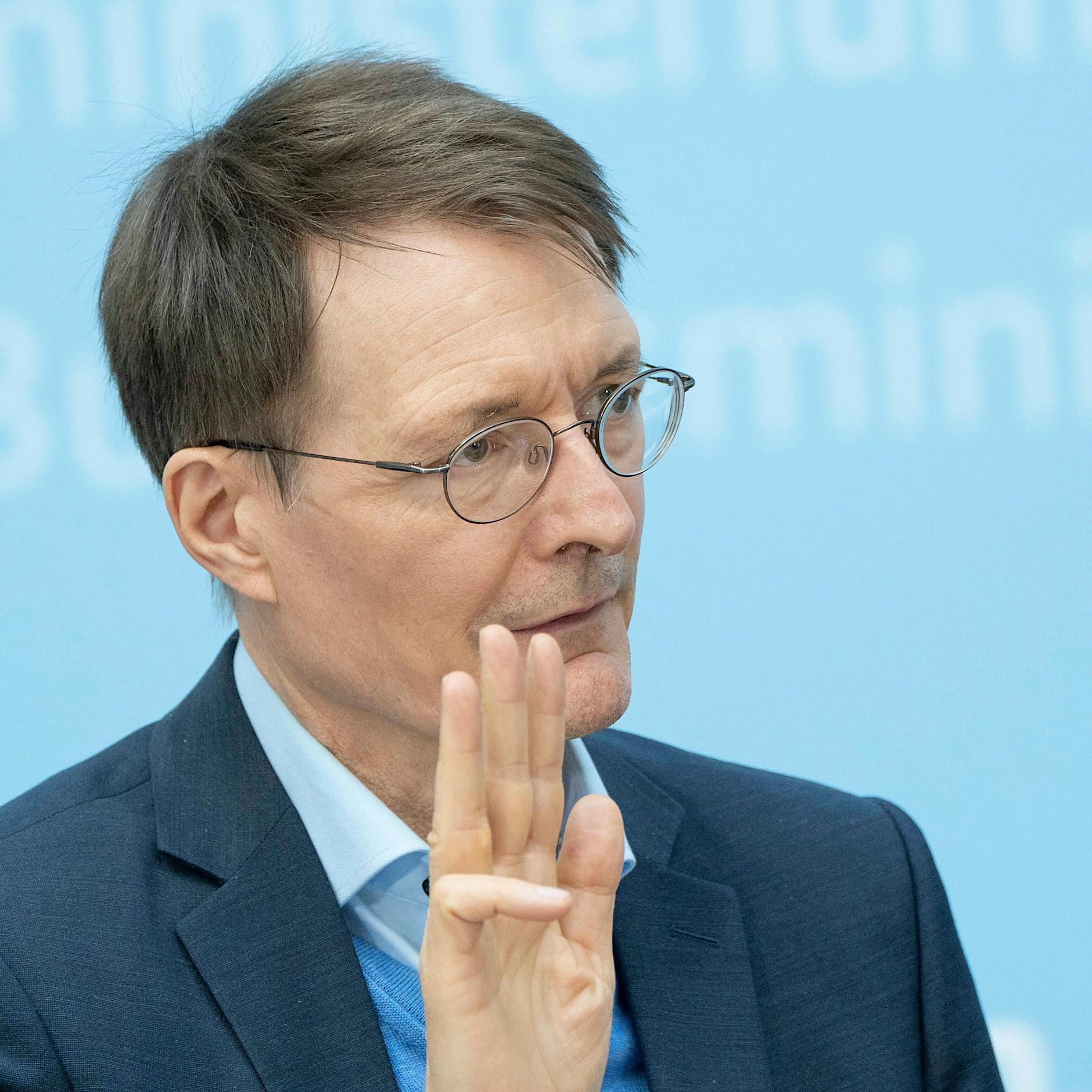 Lauterbach: Vierte Impfung für alle EU-Senioren