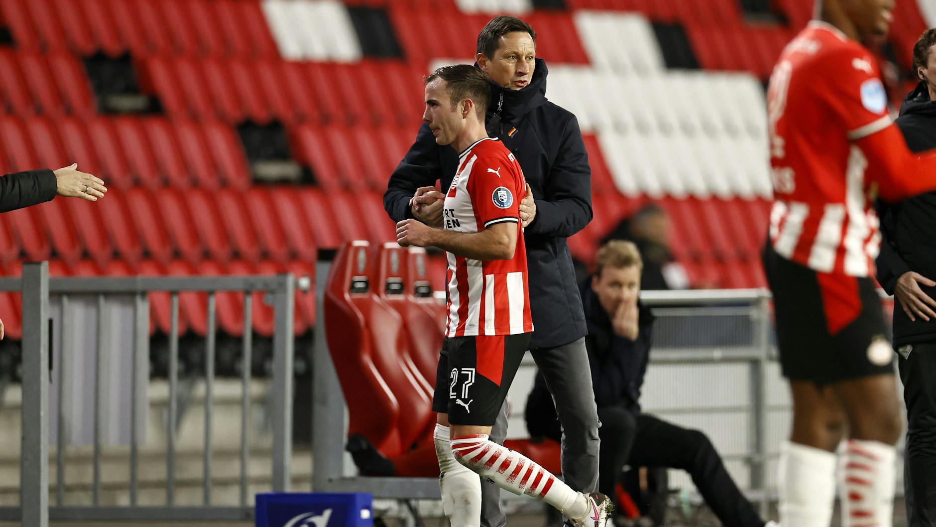 Roger Schmidt und Rio-Weltmeister Mario Götze wollen in dieser Saison mit Eindhoven noch Titel gewinnen.