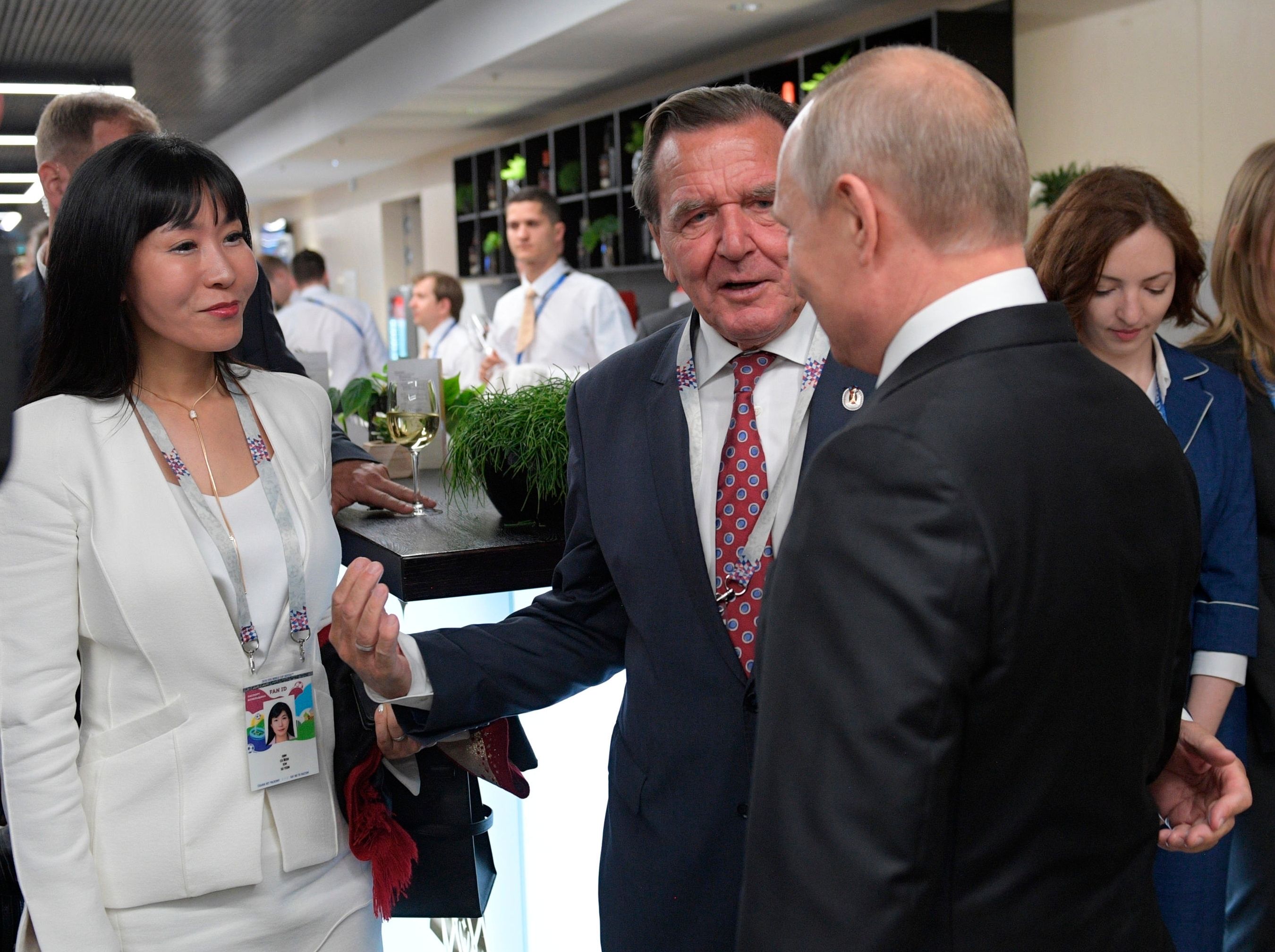 Image - Absurdes Interview! Altkanzler Schröder stellt Bedingungen für Rücktritt und will im Ukraine-Krieg vermitteln