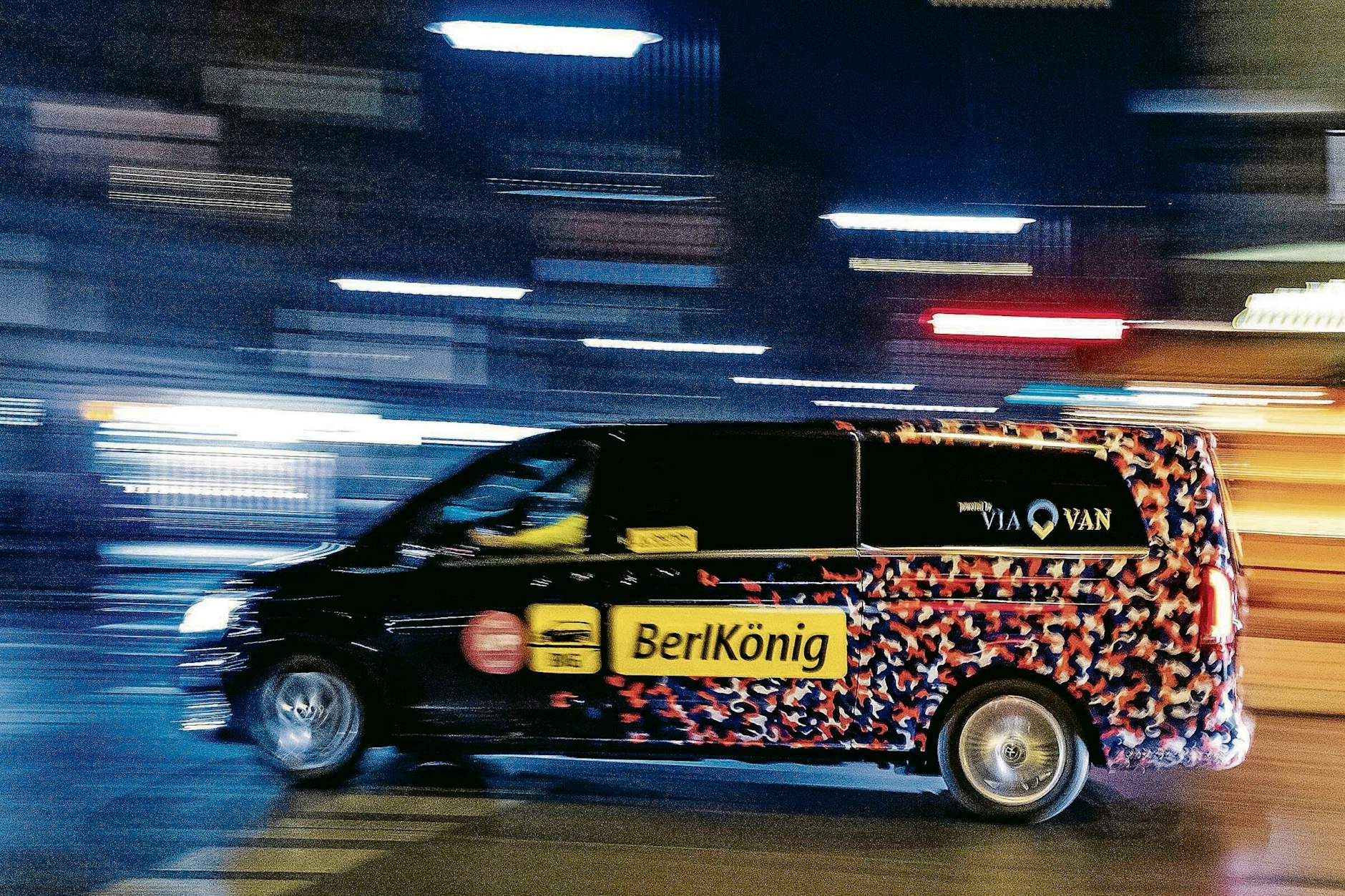 BerlKönig-Rufbus der Berliner Verkehrsbetriebe unterwegs in Berlin